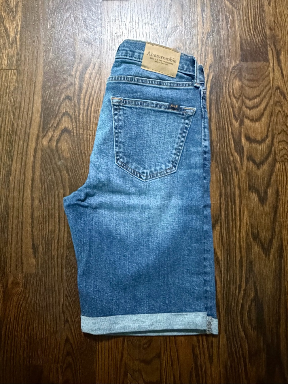 NWT Abercrombie Kids Denim Bermuda Shorts 10" Inseam Size 15/16 Adjustable
Waist